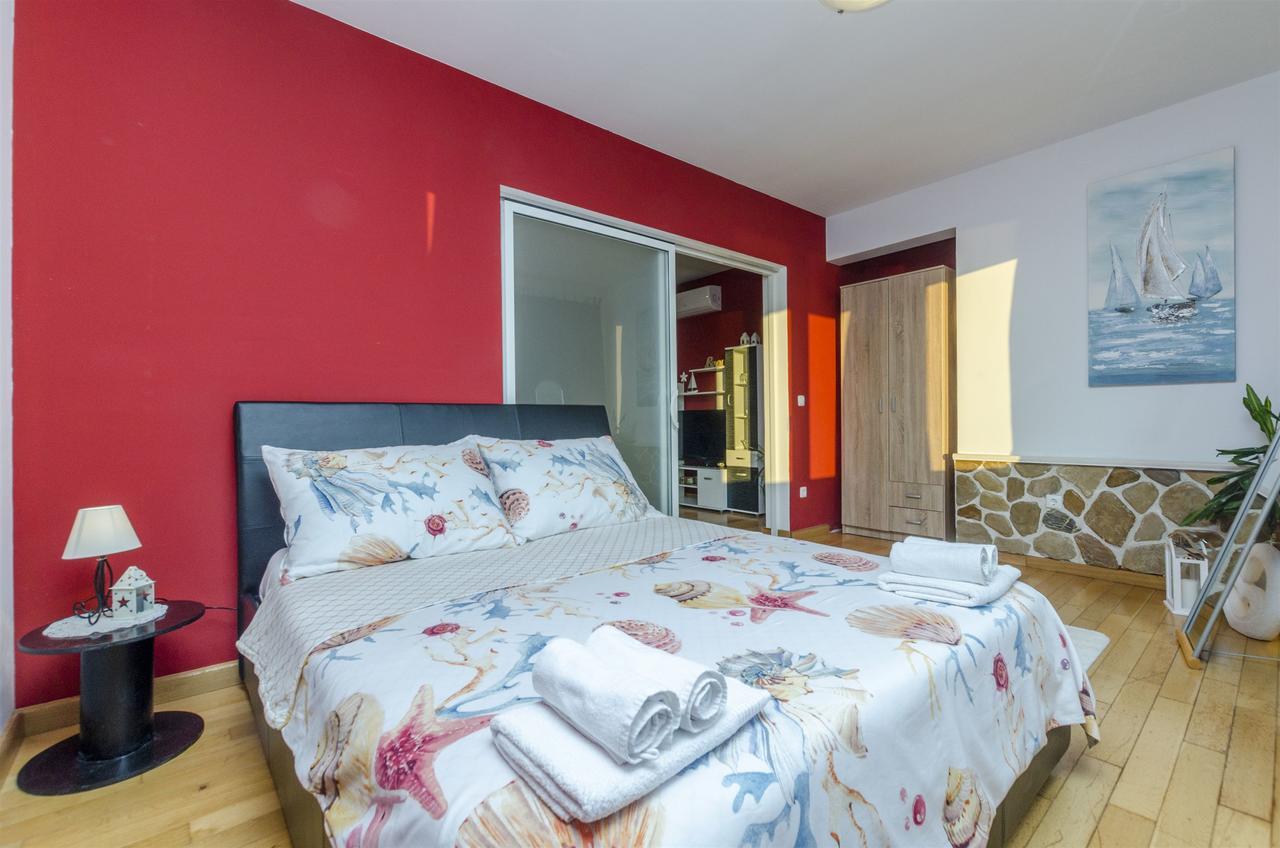Apartments Bluesun Omis Exterior photo