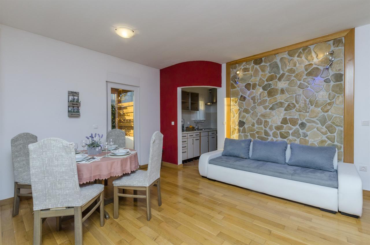 Apartments Bluesun Omis Exterior photo