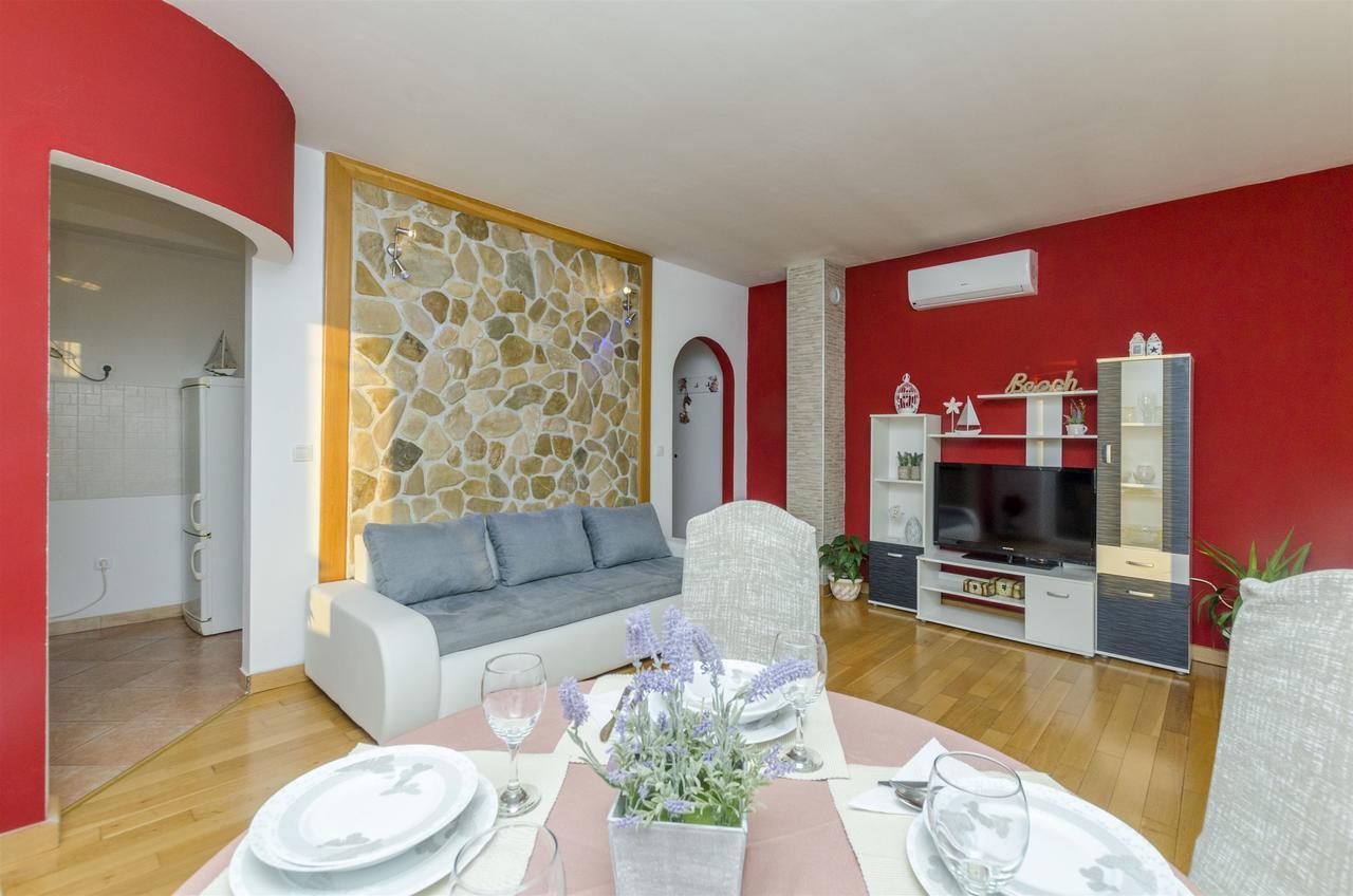 Apartments Bluesun Omis Exterior photo