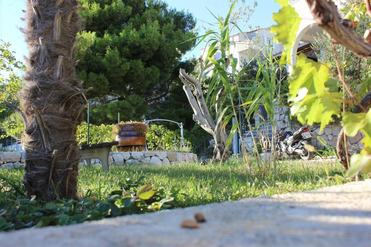 Apartments Bluesun Omis Exterior photo